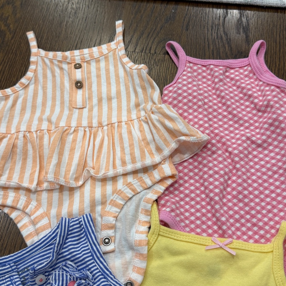BUNDLE 8 BODYSUITS 0-3M WORN ONCE - Picture 4 of 5